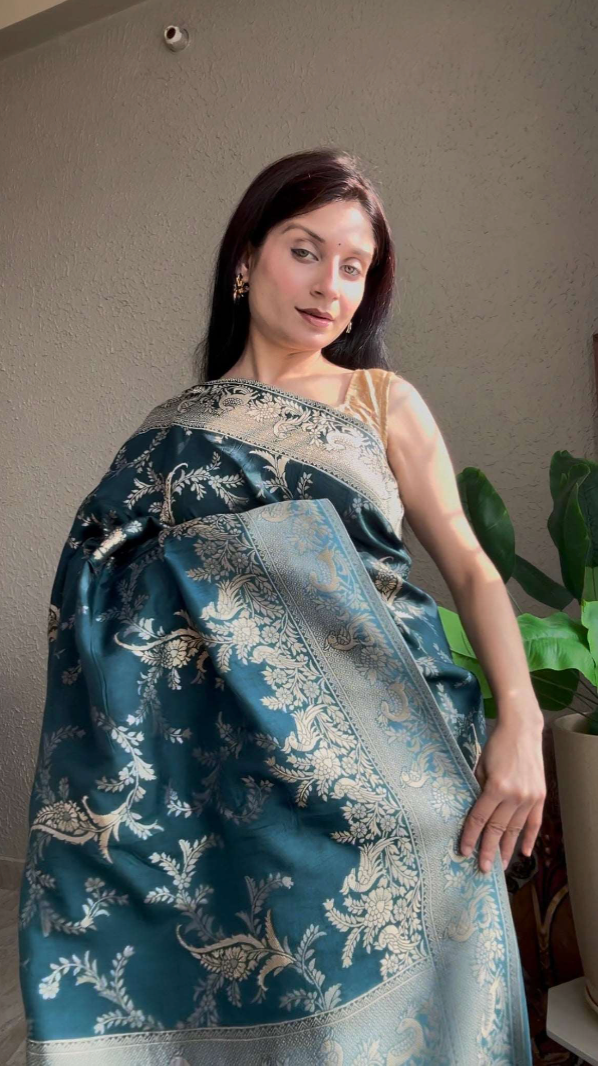 Dola Silk Festive Saree with Contrast Zari Pallu