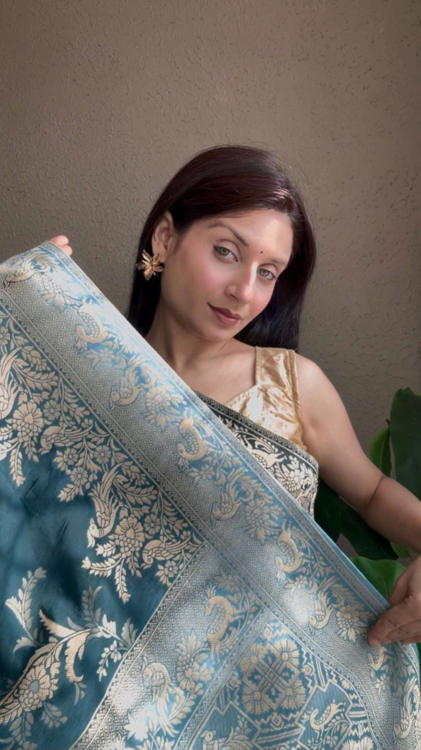 Dola Silk Festive Saree with Contrast Zari Pallu