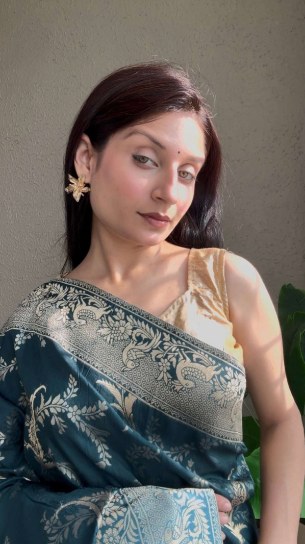 Dola Silk Festive Saree with Contrast Zari Pallu