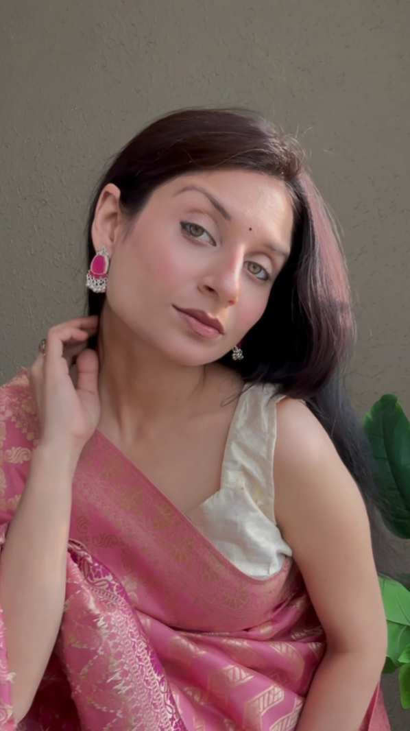 Rose Pink Dola Silk Saree with Intricate Zari Weave